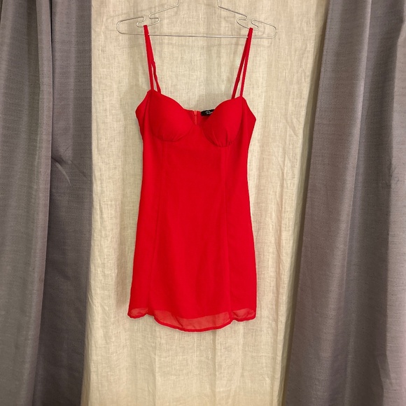 Short Red dress - Picture 1 of 5